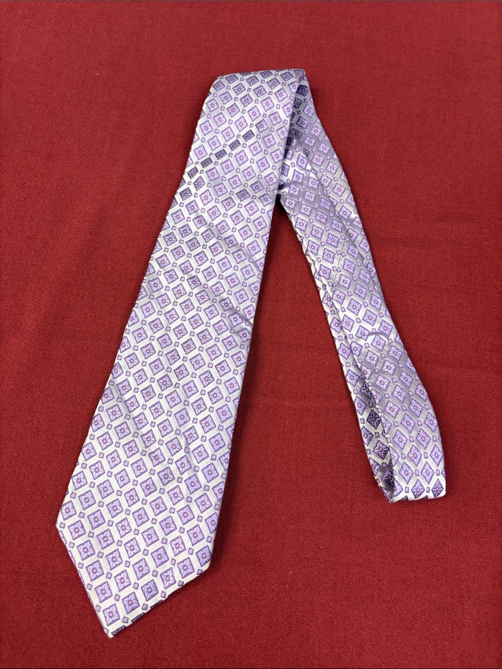 Tasso Elba Lavender Geometric Shiny Pattern Silk Tie